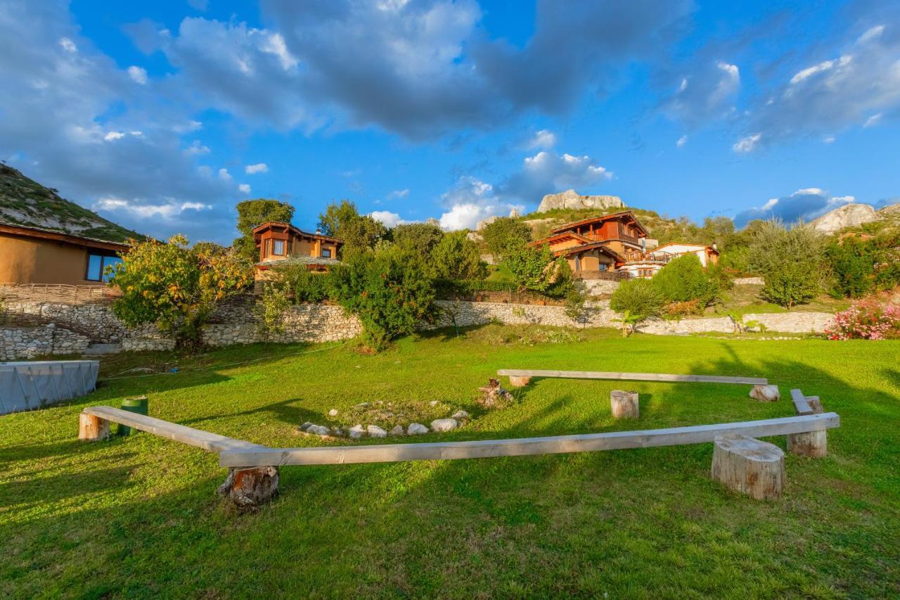 Eco Village Under The Cliffs Ilindentsi Exteriör bild